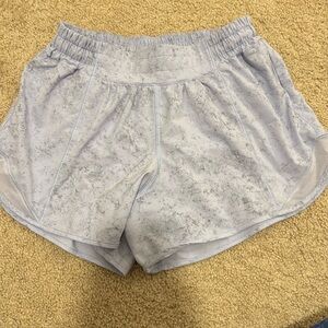 Lululemon hotty hot 4” shorts